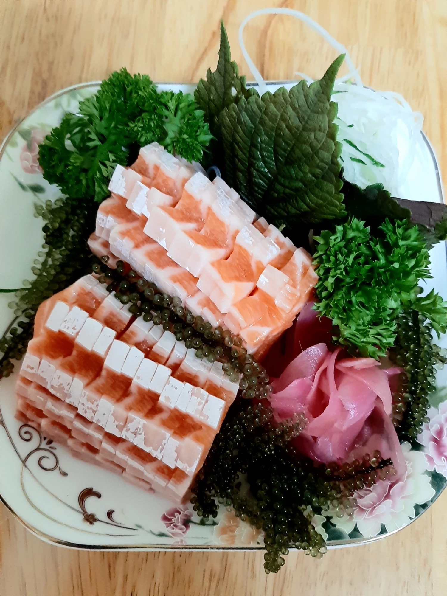 Sashimi bụng cá hồi