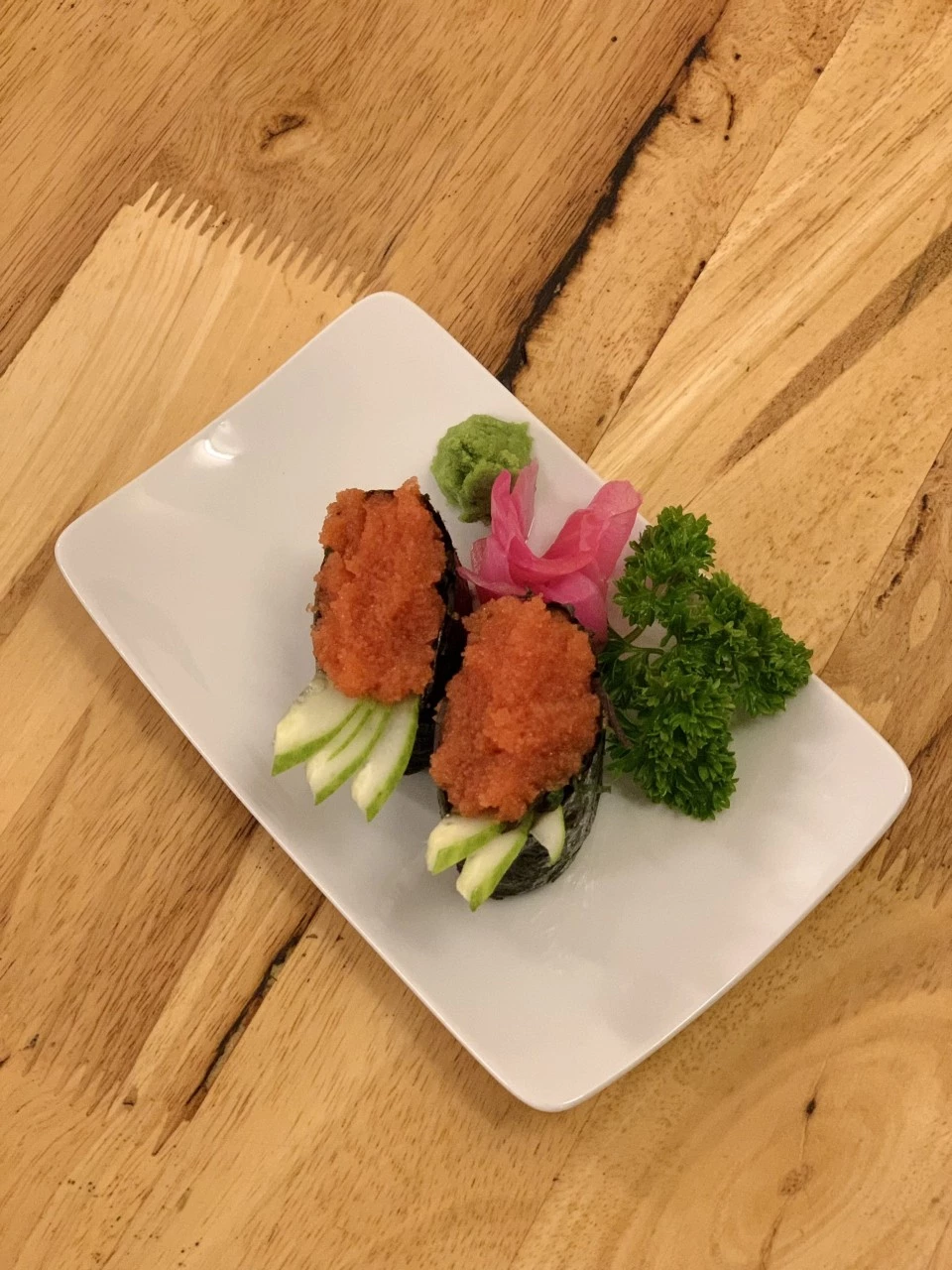Sushi trứng cá tuyết